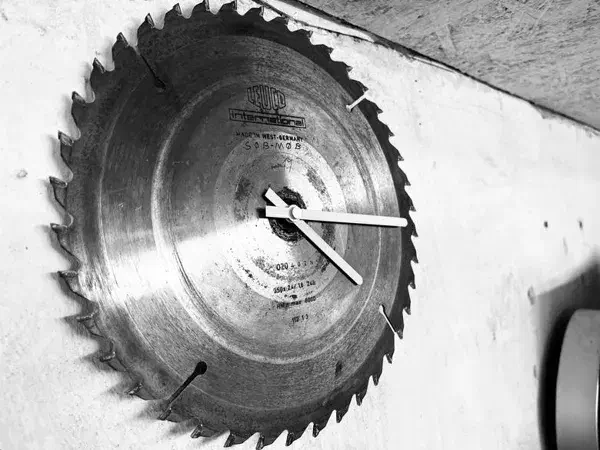 Making a Wall Clock From a Saw Blade